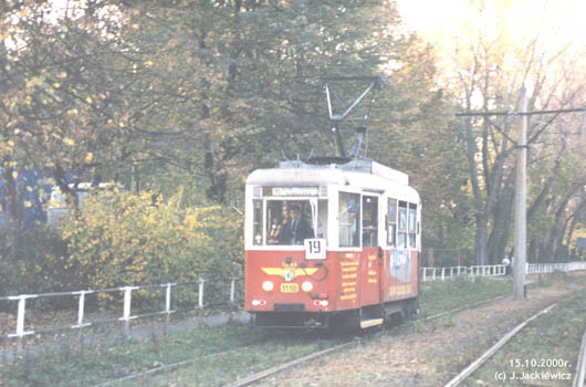 N-1118 (ZKT-3) jako pociąg linii 19 w Bytomiu przy ulicy Tarnogórskiej [15.10.2000r.]